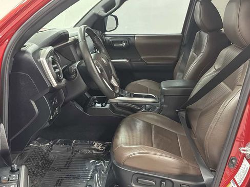Certified 2022 Toyota Tacoma Limited AWD/4WD image 13
