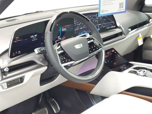 New 2026 Cadillac Vistiq Sport w/ LPO, Floor Liner Package image 7