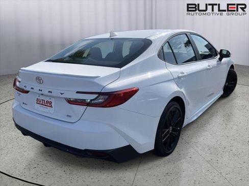 Certified 2025 Toyota Camry SE image 5