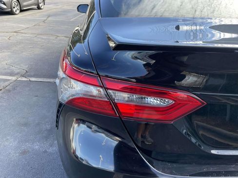 Used 2019 Toyota Camry SE image 18