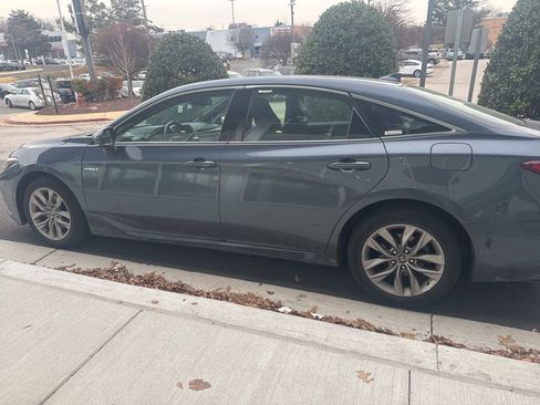 Used 2019 Toyota Avalon XLE image 6