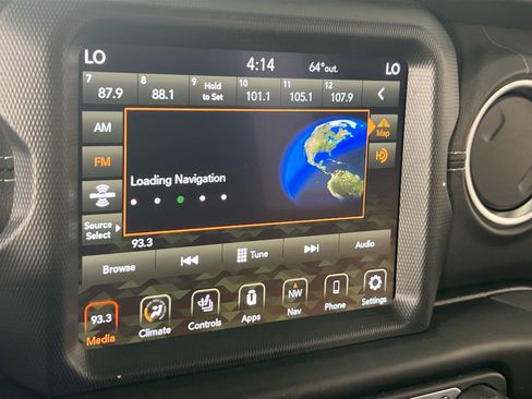 Used 2022 Jeep Wrangler Unlimited Sahara w/ Cold Weather Group image 15