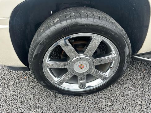 Used 2013 Cadillac Escalade Luxury image 3