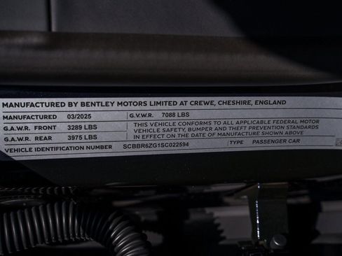 Used 2025 Bentley Flying Spur Plug-In Hybrid image 40