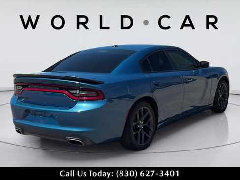 Used 2021 Dodge Charger SXT w/ Blacktop Package RWD image 5
