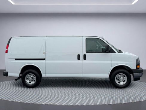 Used 2021 Chevrolet Express 3500 w/ Driver Convenience Package RWD image 12
