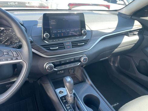 Used 2025 Nissan Altima 2.5 SV image 17