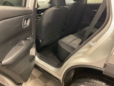 Used 2025 Nissan Rogue SV image 25