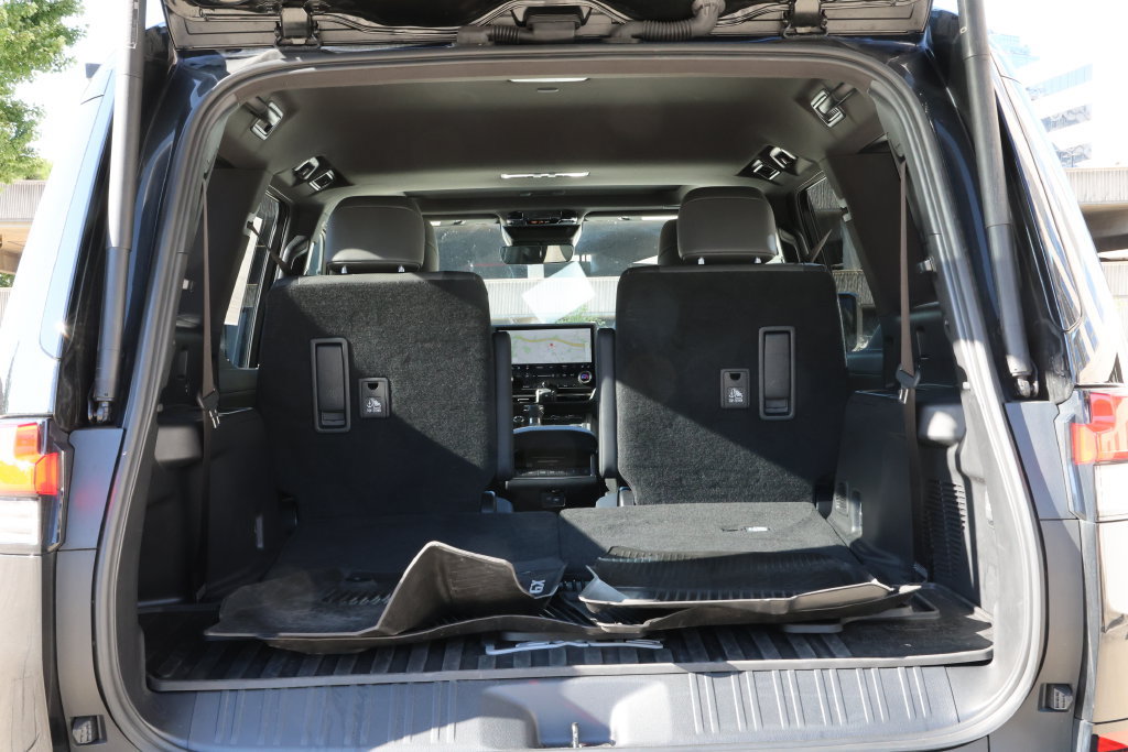 Used 2024 Lexus GX 550 w/ Accessory Package (Z1) AWD/4WD image 11