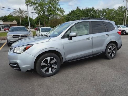 Used 2017 Subaru Forester 2.5i Premium AWD/4WD image 4