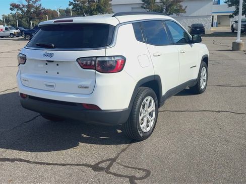 Used 2024 Jeep Compass Latitude image 8