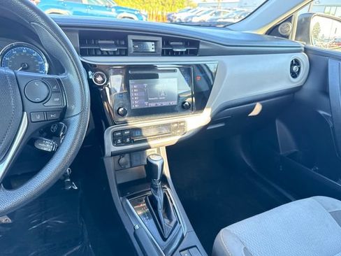 Used 2018 Toyota Corolla LE FWD image 21