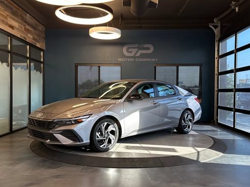 Used 2025 Hyundai Elantra Sport FWD image 7