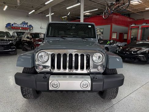 Used 2015 Jeep Wrangler Unlimited Sahara w/ Dual Top Group AWD/4WD image 8