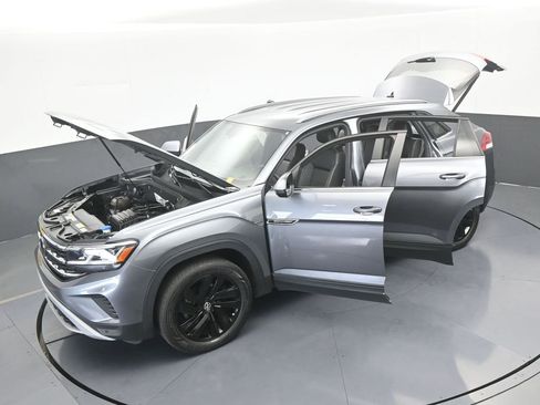 Used 2022 Volkswagen Atlas Cross Sport SE w/ Black Wheel Package image 67