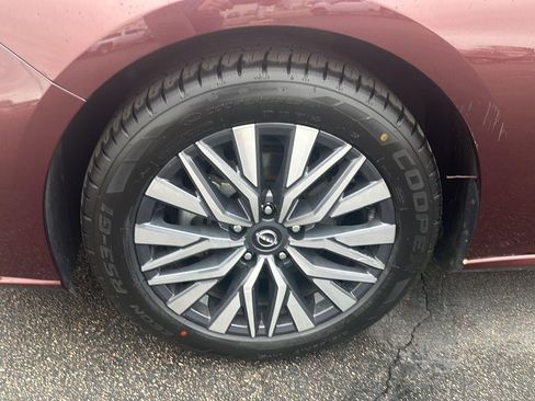 Used 2024 Nissan Altima 2.5 SV image 10