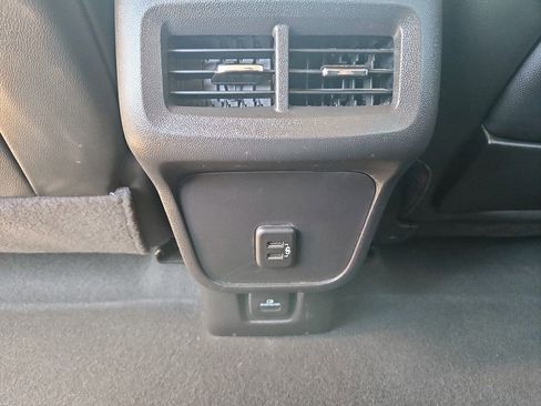 Used 2023 GMC Terrain SLT image 32