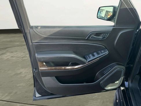 Used 2020 Chevrolet Suburban LT w/ RST Edition image 10