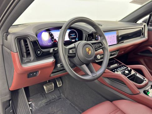 Used 2025 Porsche Cayenne S image 14
