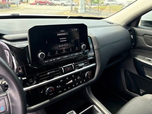 Used 2025 Nissan Pathfinder SV FWD image 16