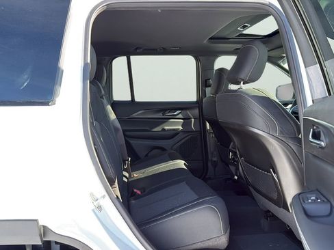 New 2026 Jeep Grand Cherokee Laredo image 12