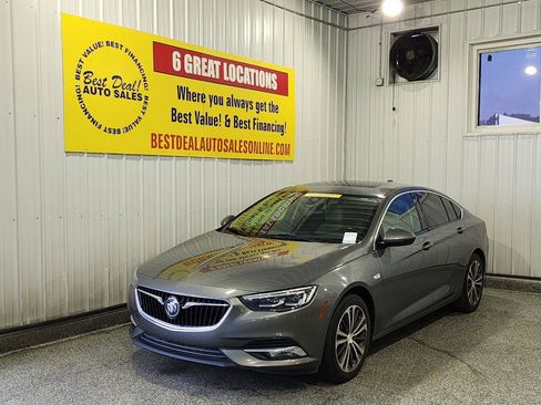 Used 2018 Buick Regal Essence w/ Driver Confidence Package #1 AWD/4WD image 1