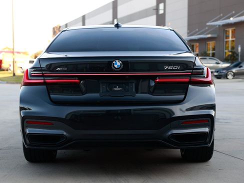 Used 2021 BMW 750i xDrive w/ Luxury Rear Seating Package image 9