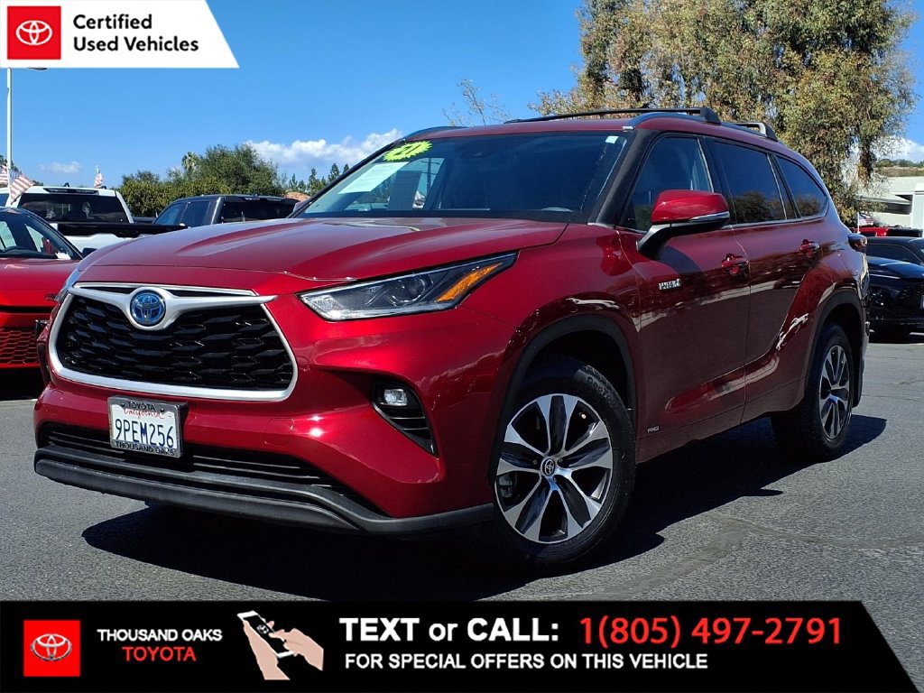 Certified 2021 Toyota Highlander XLE AWD/4WD image 1