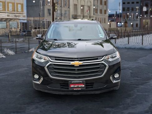 Used 2018 Chevrolet Traverse LT FWD image 2
