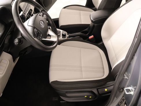 Used 2025 Hyundai Venue SEL FWD image 10
