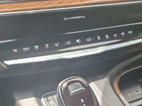 Used 2023 Cadillac Escalade Sport Platinum w/ Heavy-Duty Trailer Package AWD/4WD image 18