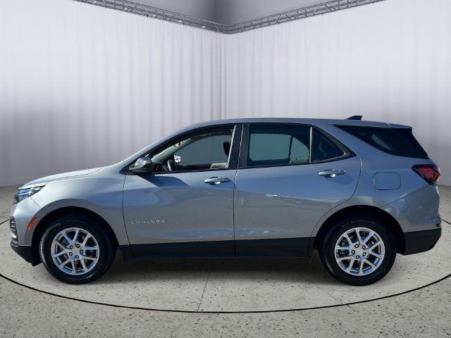 Used 2024 Chevrolet Equinox LS FWD image 3