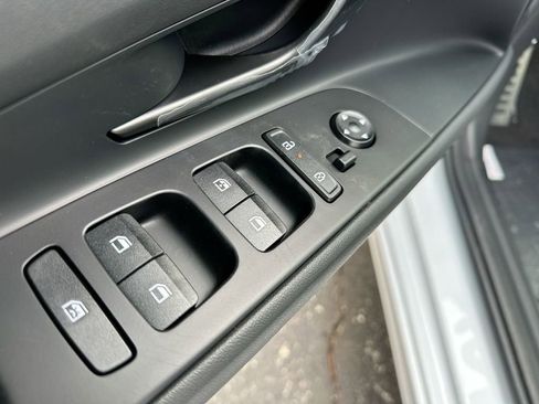 Certified 2025 Hyundai Elantra SEL image 54