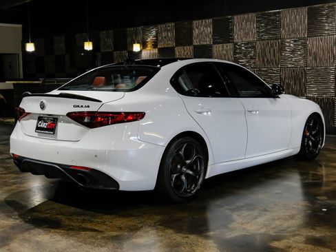 Used 2019 Alfa Romeo Giulia w/ Quick Order Package 22K Sport RWD image 8