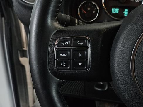 Used 2015 Jeep Wrangler Unlimited Rubicon w/ Connectivity Group AWD/4WD image 11