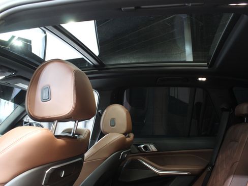 Used 2025 BMW X5 xDrive40i w/ M Sport Package image 25