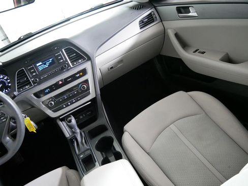 Used 2015 Hyundai Sonata SE image 11
