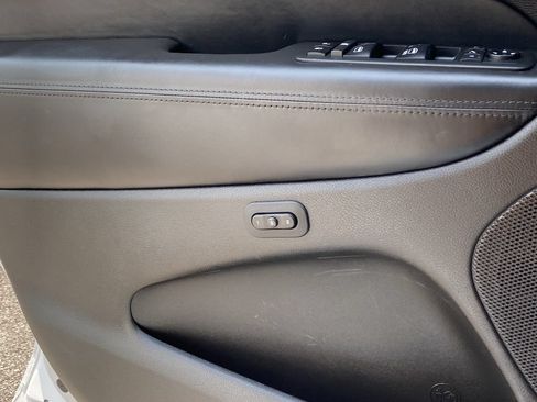 Used 2018 Jeep Grand Cherokee Overland RWD image 18