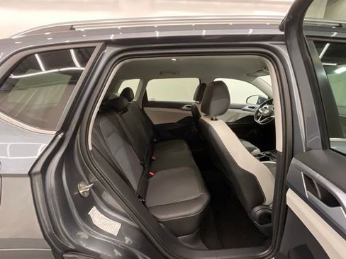 Used 2025 Volkswagen Taos SE AWD/4WD image 25