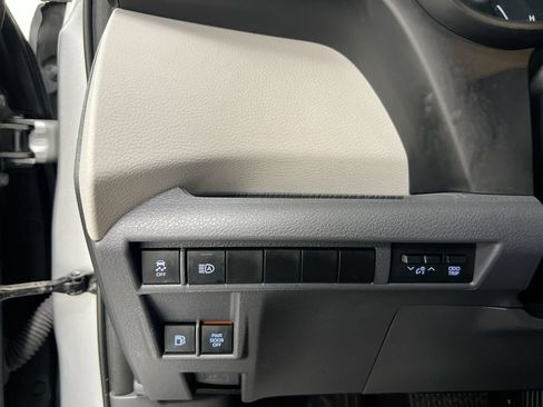 Used 2023 Toyota Sienna XLE AWD/4WD image 18