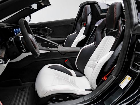 Used 2023 Chevrolet Corvette Stingray Premium Conv w/ Z51 Performance Package image 44