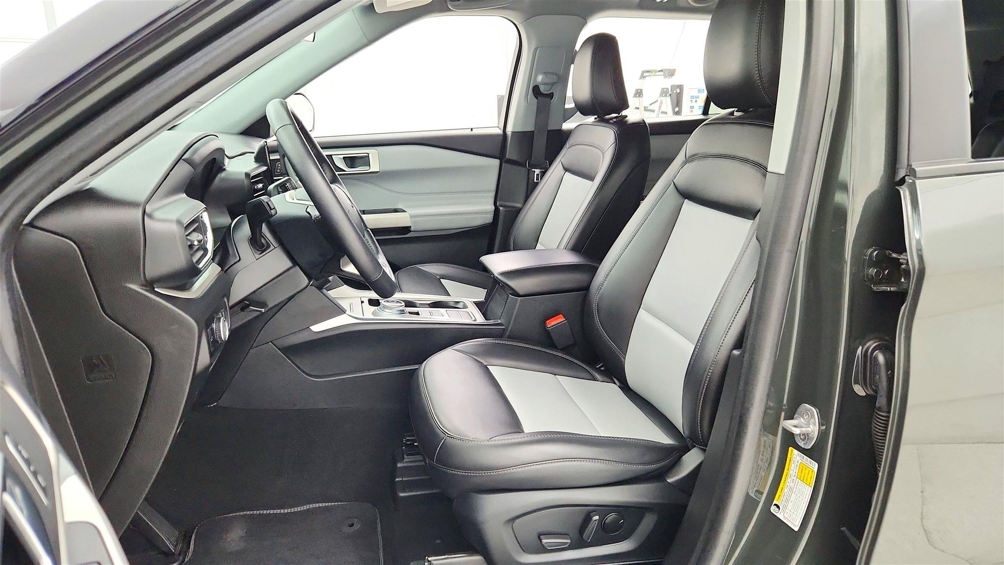 Used 2024 Ford Explorer XLT RWD image 10