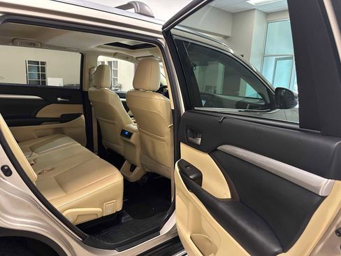 Used 2015 Toyota Highlander XLE image 30