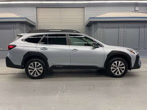 Certified 2025 Subaru Outback Premium w/ Popular Package #1A image 8