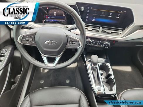 Used 2025 Chevrolet Trax ACTIV w/ Driver Confidence Package FWD image 3