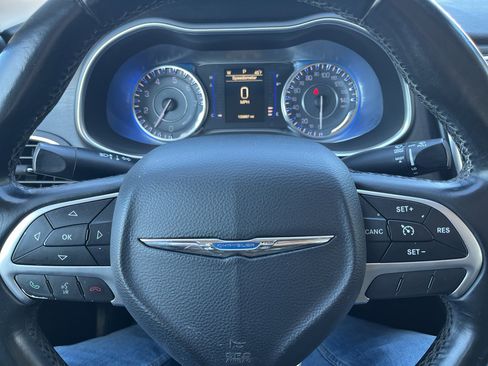 Used 2016 Chrysler 200 Limited w/ Convenience Group image 12