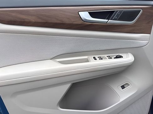 Used 2025 Volkswagen Atlas SE image 30