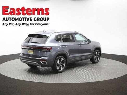 Used 2025 Volkswagen Taos SE AWD/4WD image 39