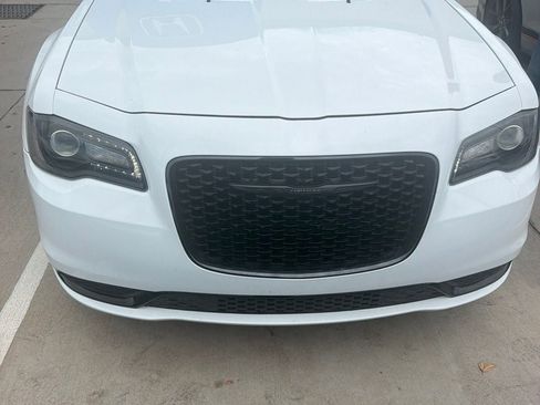 Used 2023 Chrysler 300 Touring w/ Sport Appearance Package RWD image 8