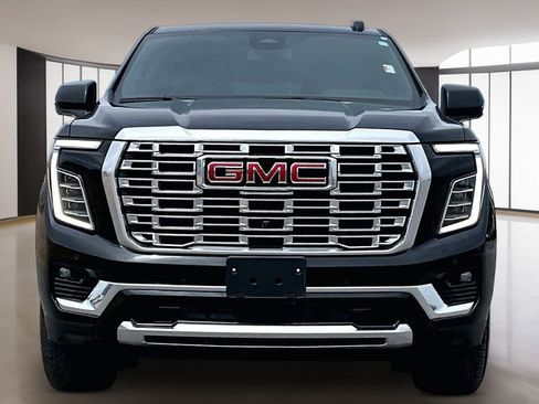 Used 2025 GMC Yukon XL Denali AWD/4WD image 3